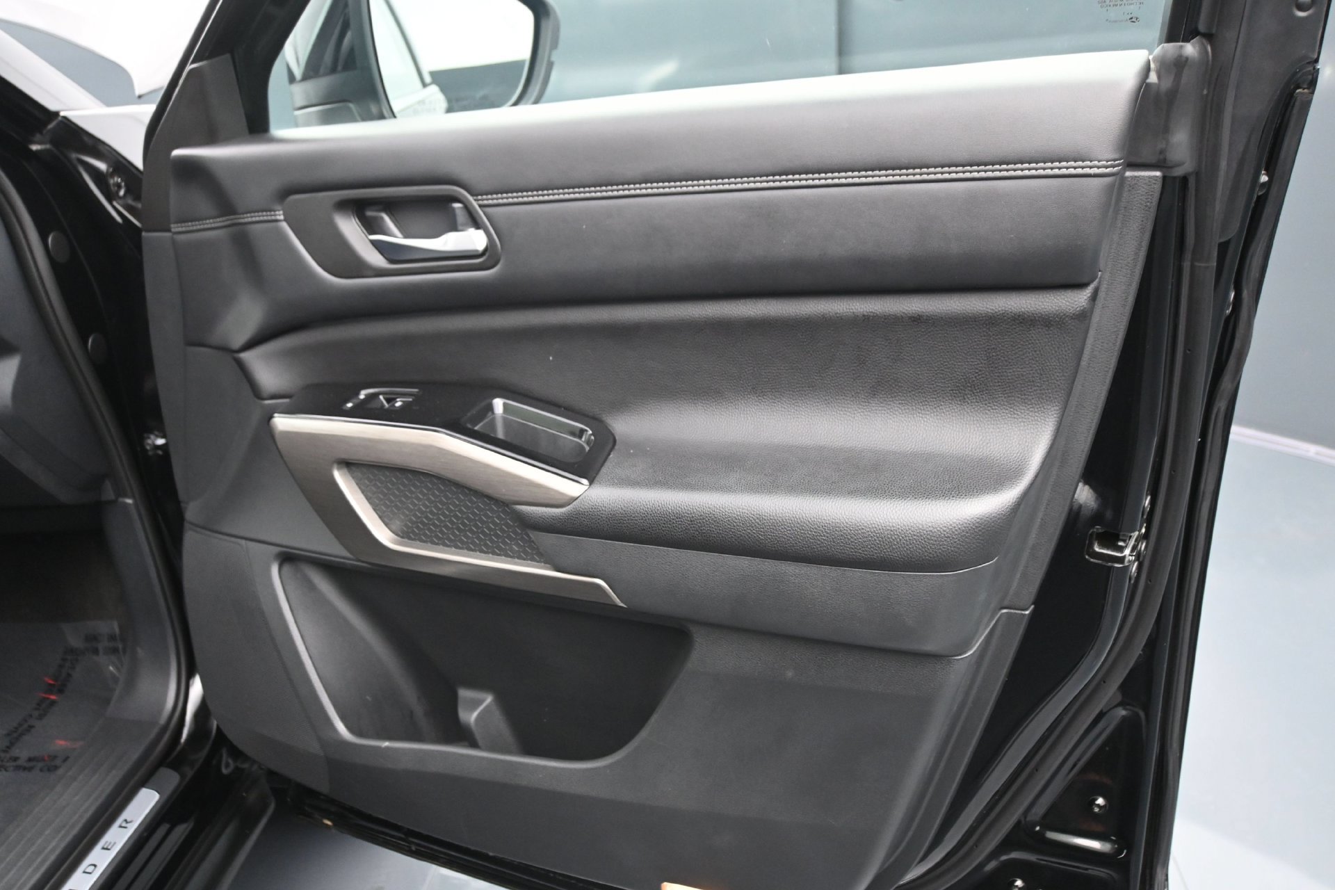 Used 2022 Nissan Pathfinder Platinum AWD/4WD image 12
