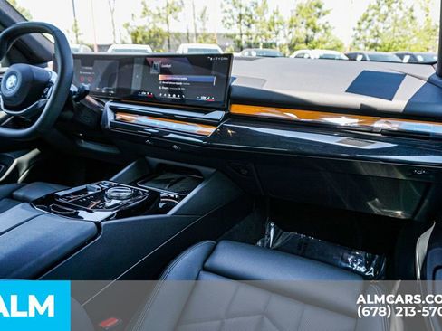 Used 2024 BMW i5 eDrive40i image 25