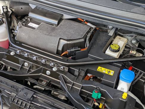 Used 2024 Audi Q4 e-tron Prestige image 23