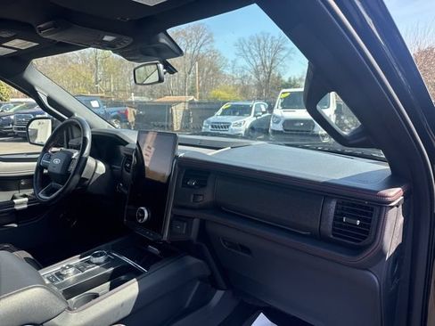 Used 2024 Ford Expedition Limited AWD/4WD image 11
