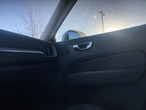 Used 2025 Volvo XC60 B5 Plus image 16