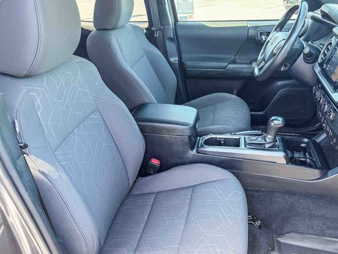 Used 2018 Toyota Tacoma TRD Sport w/ Technology Package image 15