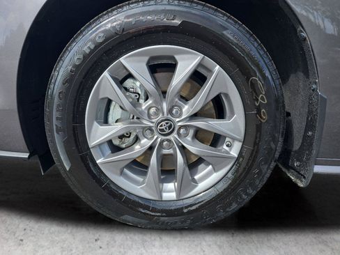 Used 2024 Toyota Sienna XLE FWD image 30