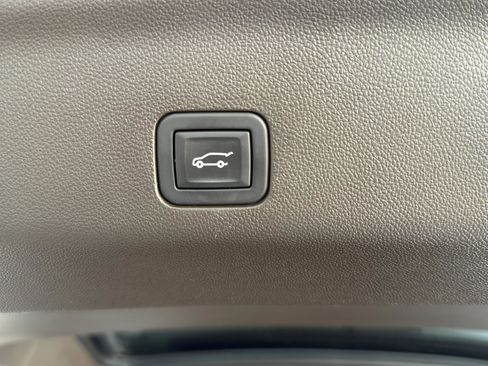 Used 2024 GMC Yukon SLT w/ SLT Premium Package RWD image 10