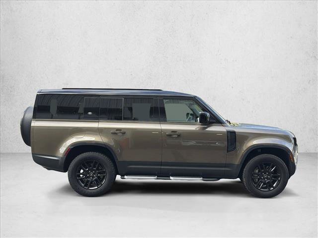 Used 2023 Land Rover Defender 130 SE AWD/4WD image 4