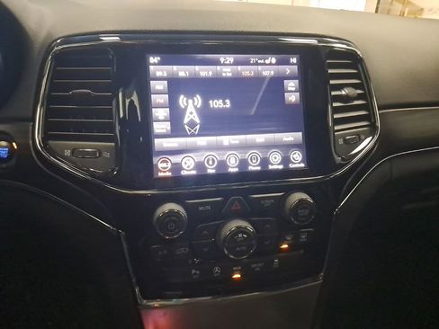 Used 2020 Jeep Grand Cherokee Limited w/ Luxury Group II image 10