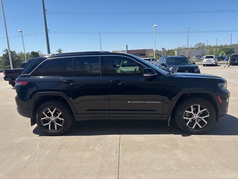 Used 2024 Jeep Grand Cherokee Limited image 4