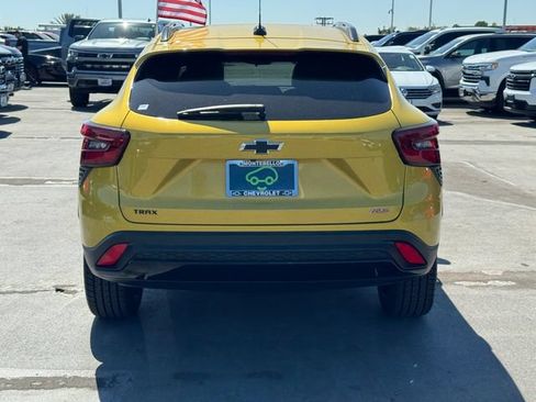 Certified 2024 Chevrolet Trax RS w/ Sunroof Package FWD image 3