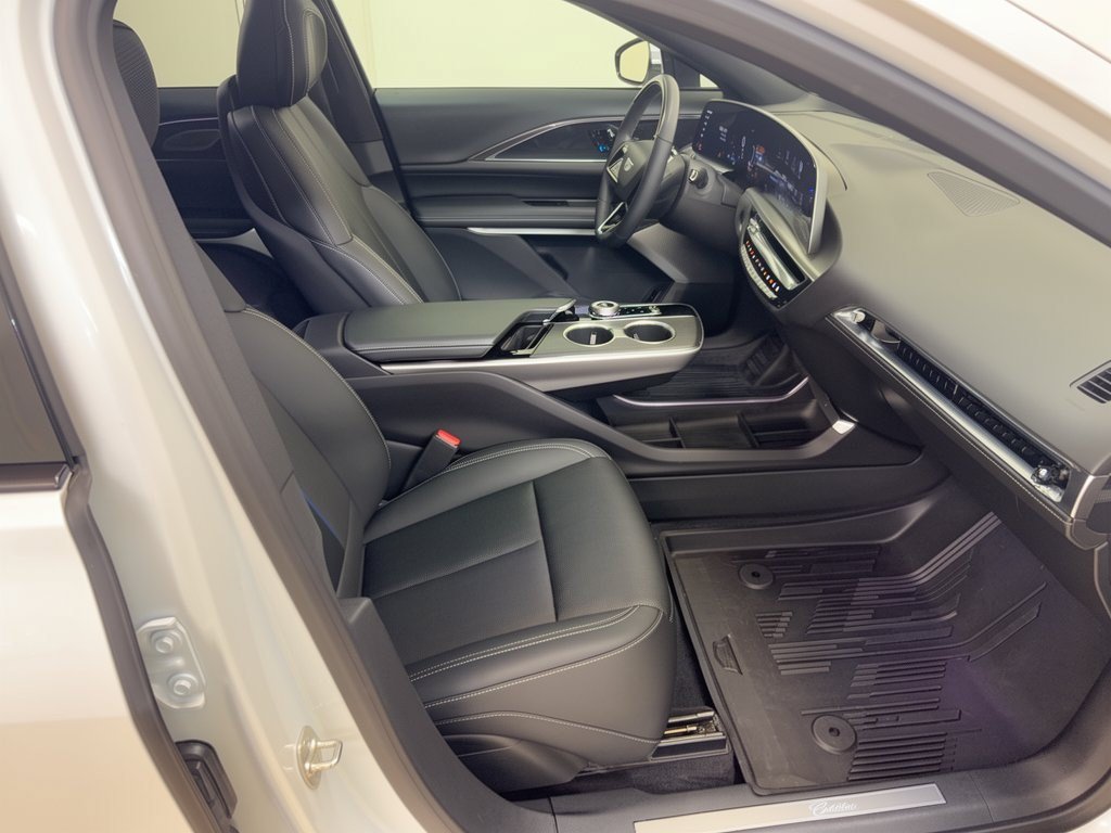 Used 2024 Cadillac Lyriq Luxury w/ LPO, Floor Liner Package RWD image 30