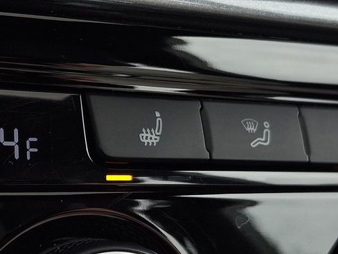 Used 2019 Volkswagen Beetle 2.0T SE FWD image 22