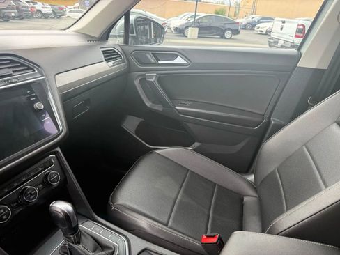 Used 2021 Volkswagen Tiguan SE FWD image 24