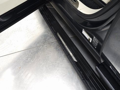 Used 2025 Land Rover Range Rover SE image 14