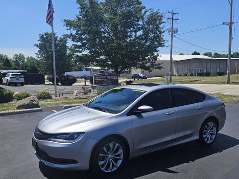 Used 2015 Chrysler 200 S w/ Comfort Group FWD image 1