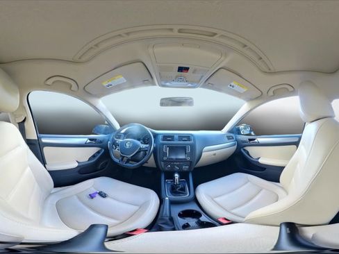 Used 2017 Volkswagen Jetta SE image 32