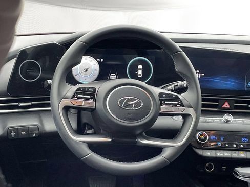 Used 2023 Hyundai Elantra SEL w/ Convenience Package FWD image 17