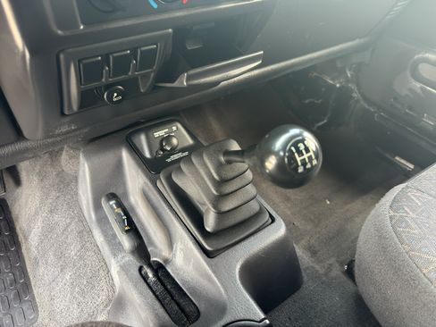 Used 2001 Jeep Wrangler SE AWD/4WD image 19