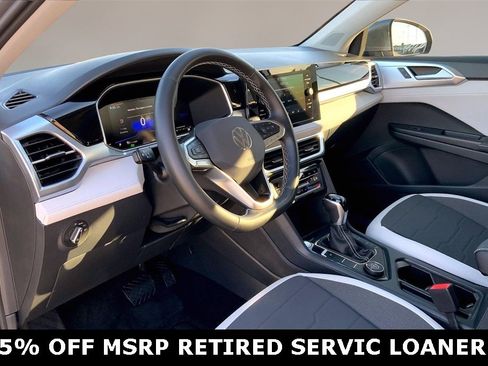 Used 2025 Volkswagen Taos SE w/ Panoramic Sunroof Package image 14