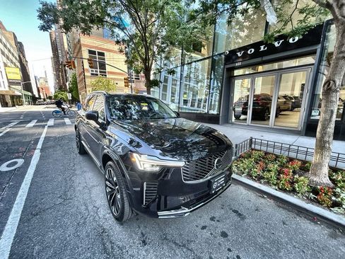 Certified 2025 Volvo XC90 B6 Plus AWD/4WD image 1