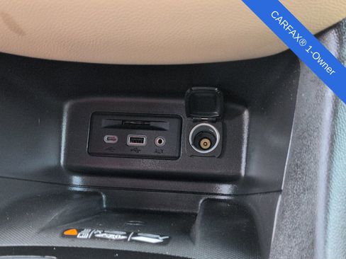 Used 2024 Chevrolet Equinox Premier AWD/4WD image 36