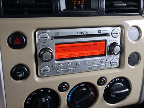 Used 2012 Toyota FJ Cruiser 4WD w/ Upgrade Pkg image 24