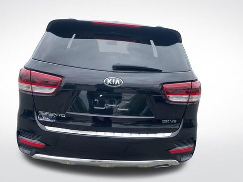 Used 2018 Kia Sorento SX image 4