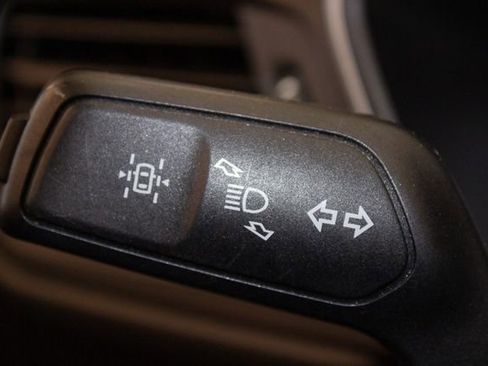 Used 2020 Ford Escape SE image 24