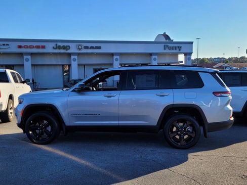 New 2025 Jeep Grand Cherokee L Altitude image 2