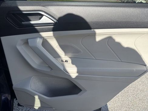 Used 2024 Volkswagen Tiguan SE image 23