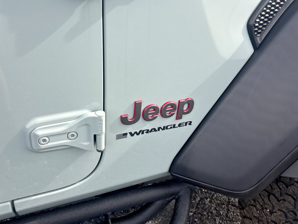 Used 2023 Jeep Wrangler Unlimited Rubicon w/ Xtreme 35 Tire Package AWD/4WD image 13