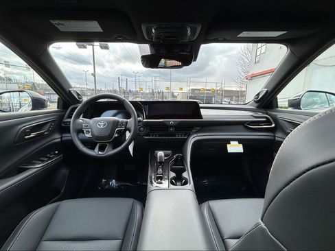 New 2026 Toyota Crown Platinum image 17