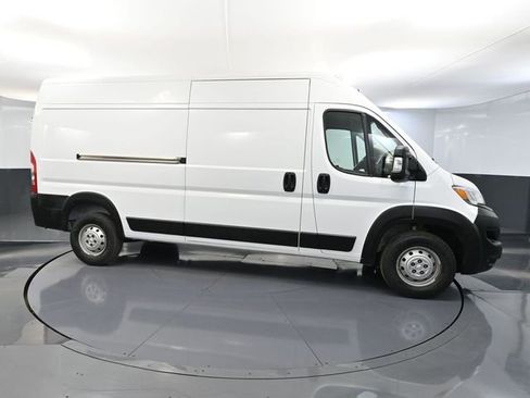 Used 2023 RAM ProMaster 2500 FWD image 3