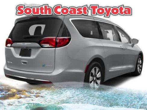 Used 2018 Chrysler Pacifica Limited w/ Advanced Safetytec Group image 3