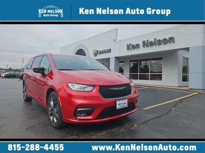 New 2026 Chrysler Pacifica Select