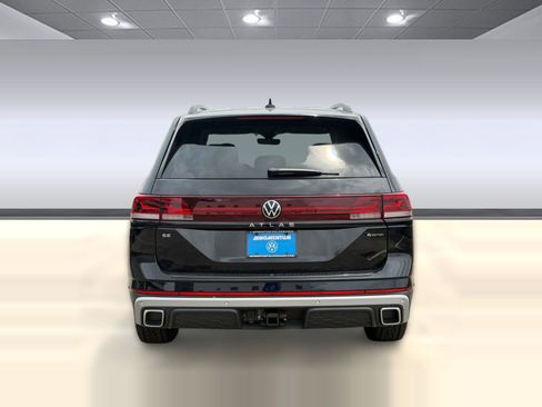 New 2026 Volkswagen Atlas Peak Edition AWD/4WD image 10