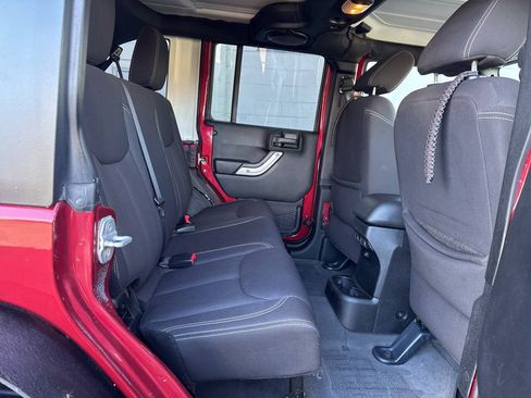 Used 2013 Jeep Wrangler Unlimited Sahara AWD/4WD image 21