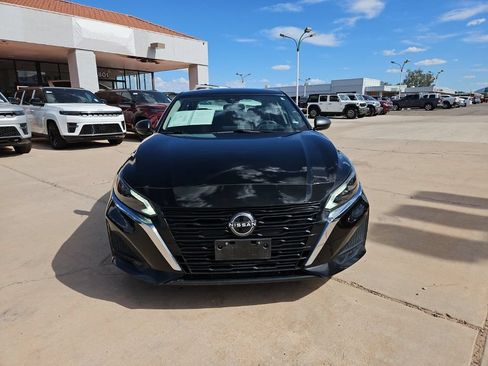 Used 2024 Nissan Altima 2.5 SV FWD image 6