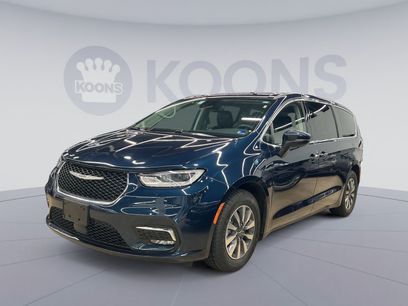 Used 2023 Chrysler Pacifica Touring-L