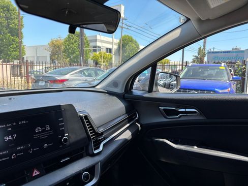 Used 2025 Kia Sportage LX FWD image 35