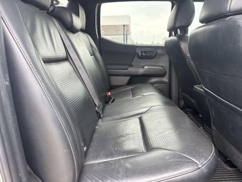 Used 2023 Toyota Tacoma TRD Off-Road w/ TRD Premium Off Road Package AWD/4WD image 9
