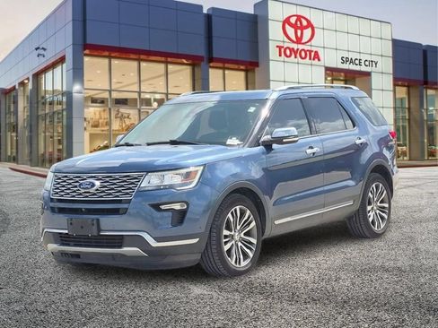 Used 2018 Ford Explorer Platinum AWD/4WD image 2