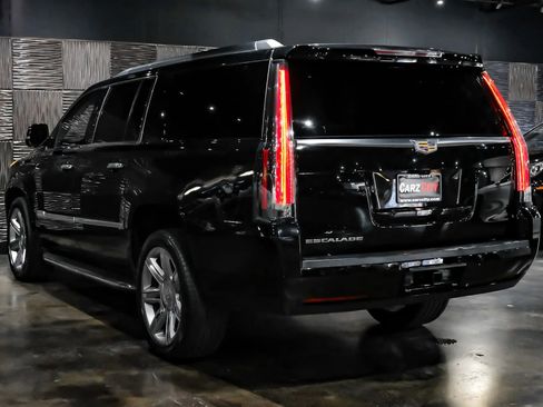 Used 2017 Cadillac Escalade ESV Luxury RWD image 16