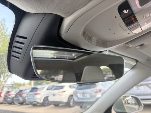 Certified 2023 Volvo XC40 B5 Plus AWD/4WD image 27