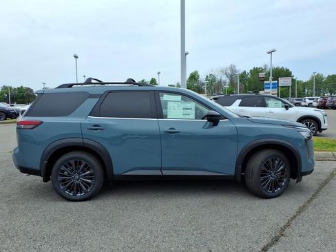 New 2026 Nissan Pathfinder SL AWD/4WD image 2