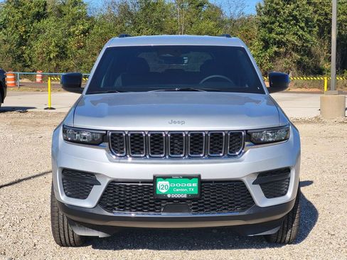 New 2025 Jeep Grand Cherokee Laredo image 3