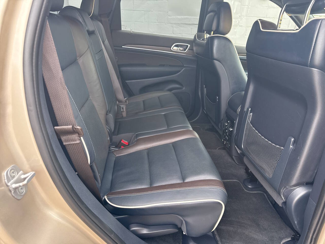 Used 2014 Jeep Grand Cherokee Overland w/ Advanced Technology Group AWD/4WD image 21