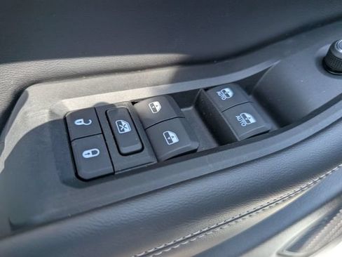 Used 2025 Jeep Grand Cherokee L Altitude AWD/4WD image 15