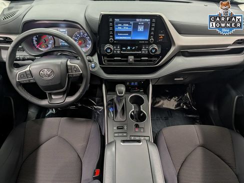 Used 2022 Toyota Highlander LE AWD/4WD image 23