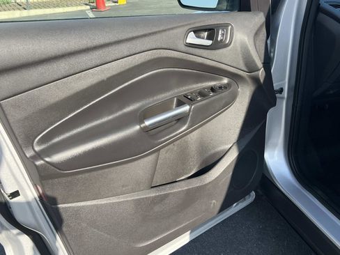 Used 2018 Ford Escape SE w/ SE Sync 3 Package image 6