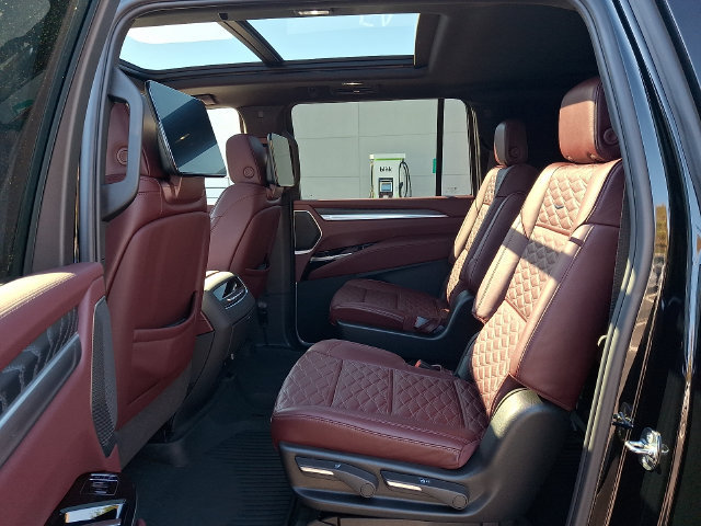 Used 2026 Cadillac Escalade ESV Luxury w/ LPO, Floor Liner Package AWD/4WD image 10