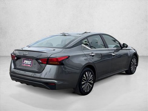 Used 2025 Nissan Altima 2.5 SV FWD image 6